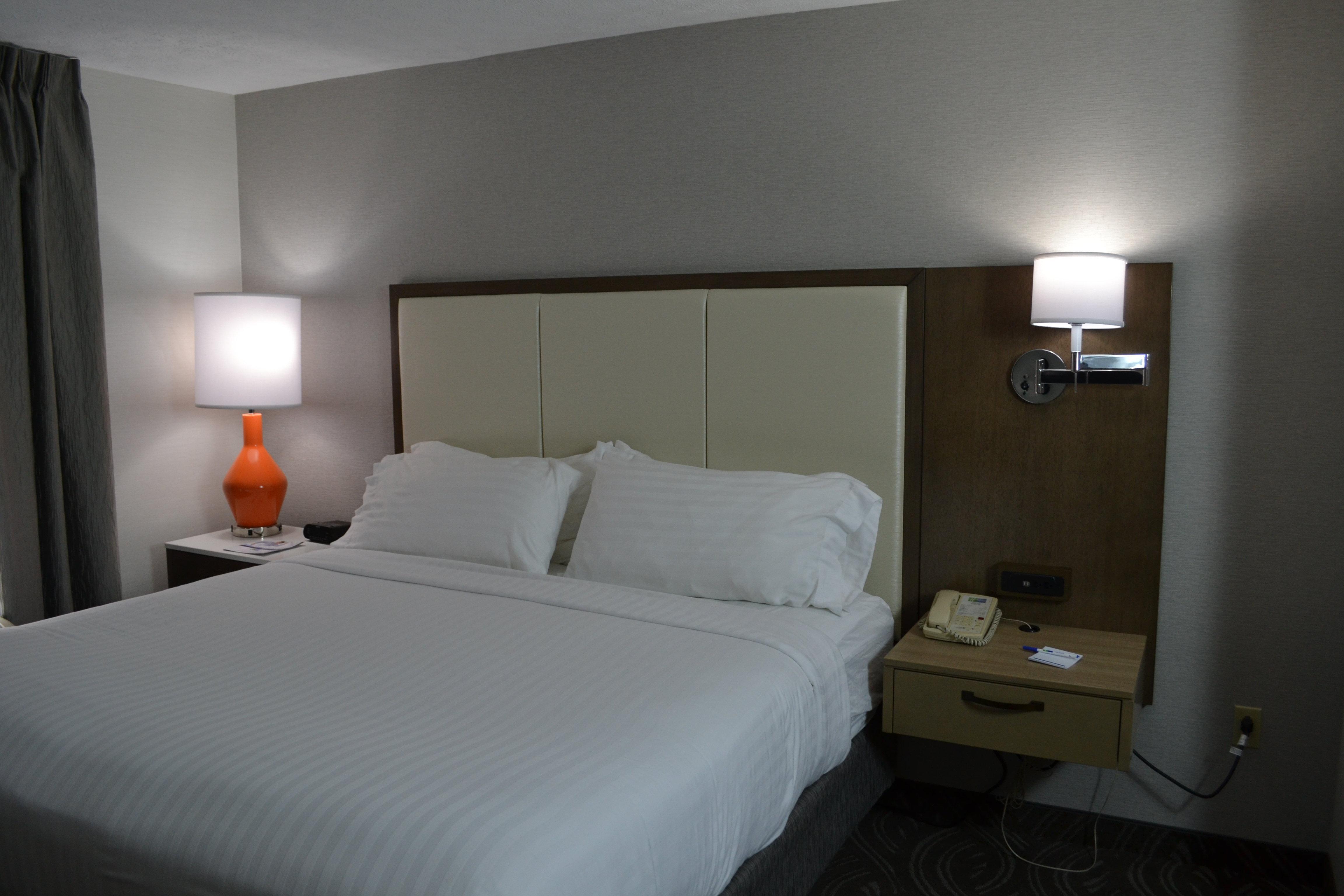 Holiday Inn Express Hotel & Suites Kent State University Екстериор снимка