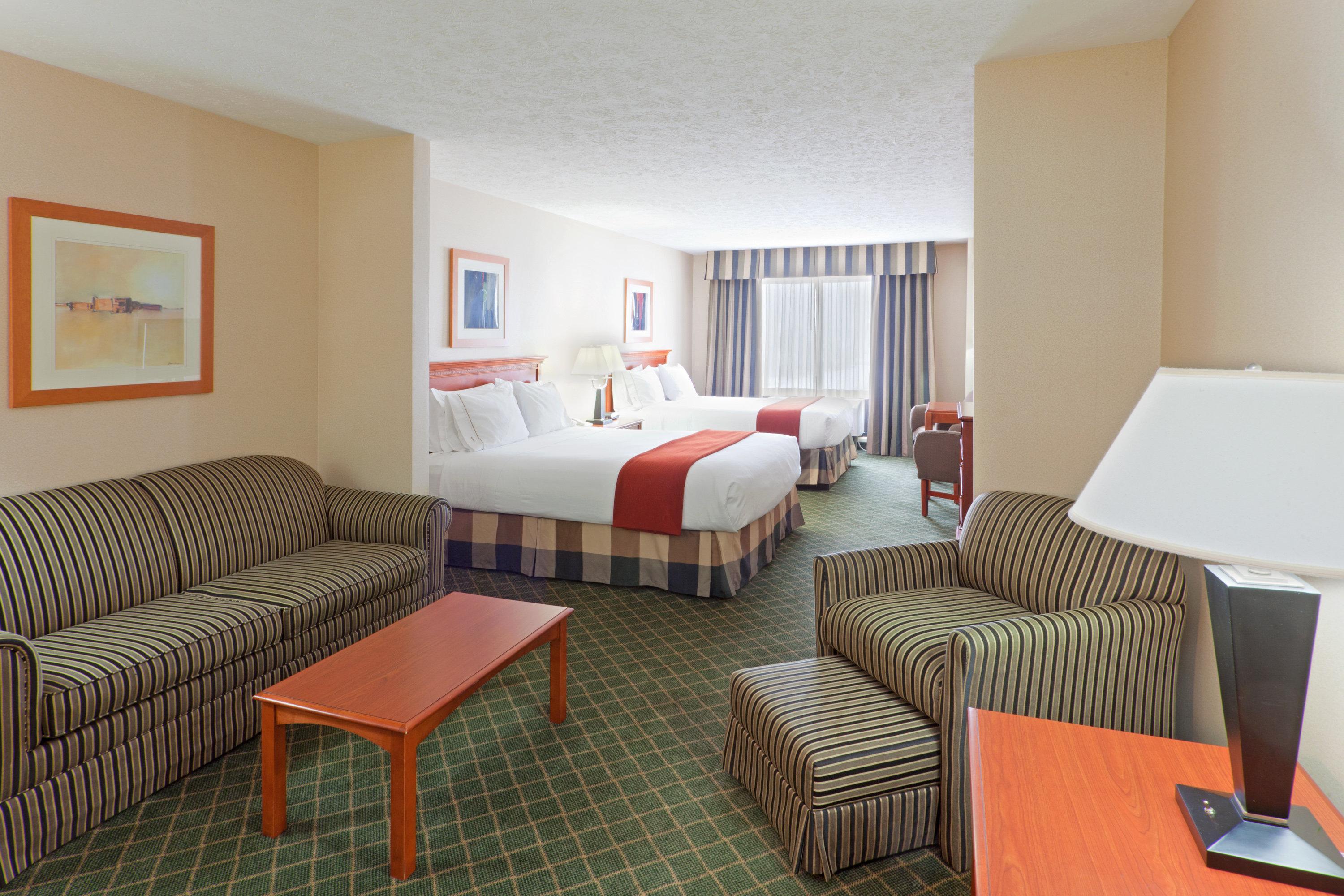 Holiday Inn Express Hotel & Suites Kent State University Стая снимка